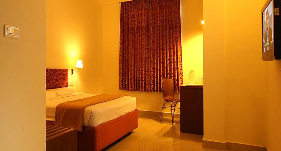 Mala INN Ilakiya, Chennai 5